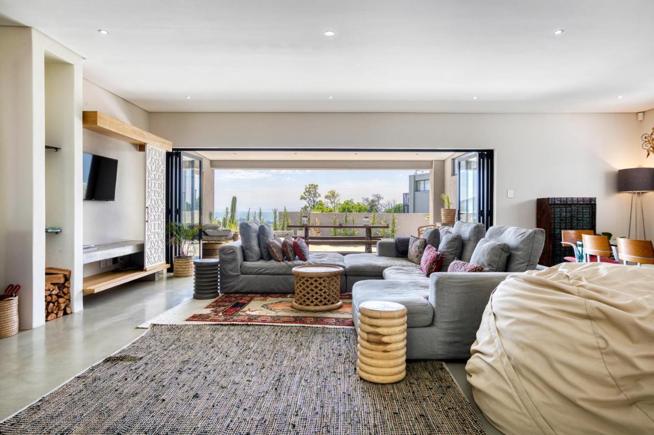 Solar-powered Mountain Retreat With Natural Pool Villa Cape Town