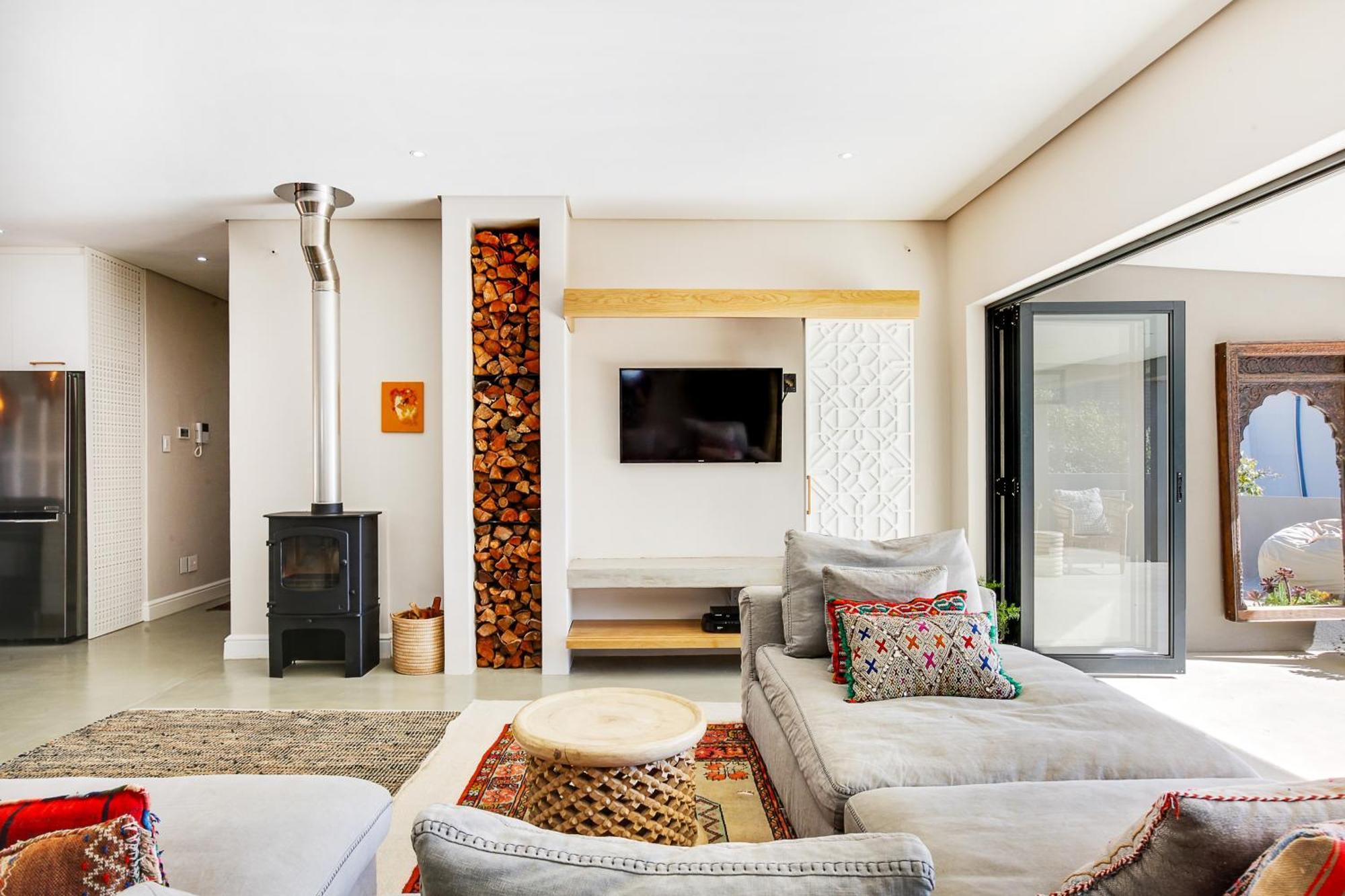 Solar-powered Mountain Retreat With Natural Pool Cape Town